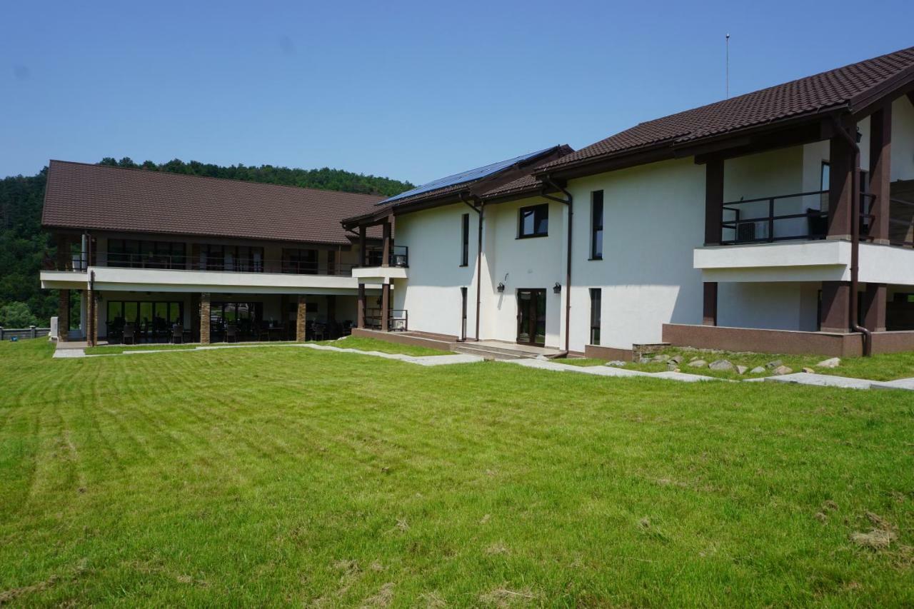 Pensiunea Patru Anotimpuri Sasca Romana Exterior photo