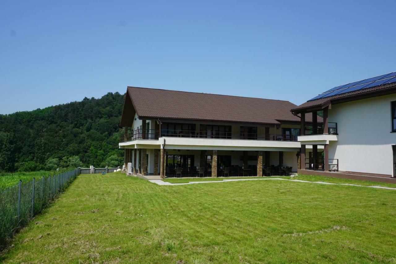 Pensiunea Patru Anotimpuri Sasca Romana Exterior photo